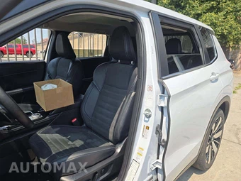 2025 Mitsubishi Outlander SE - miniatura 6