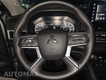 2025 Mitsubishi Outlander SE - miniatura 10