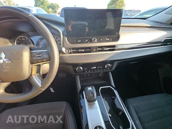 2025 Mitsubishi Outlander SE - miniatura 11