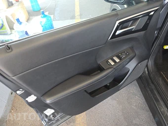 2025 Mitsubishi Outlander SE - miniatura 9