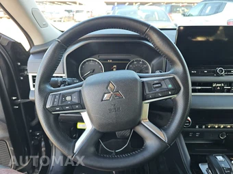2025 Mitsubishi Outlander SE - miniatura 10