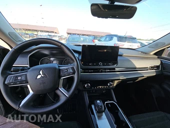 2025 Mitsubishi Outlander SE - miniatura 11
