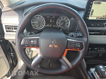 2025 Mitsubishi Outlander SE - miniatura 10