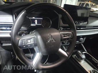 2025 Mitsubishi Outlander SE - miniatura 10