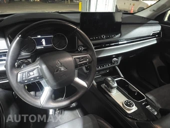 2025 Mitsubishi Outlander SE - miniatura 11