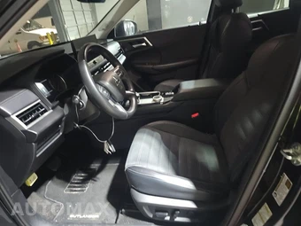 2025 Mitsubishi Outlander SE - miniatura 7