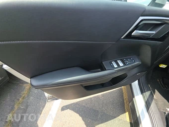 2025 Mitsubishi Outlander SE - miniatura 9