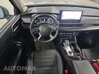 2025 Mitsubishi Outlander SE - miniatura 14
