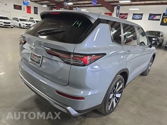 2025 Mitsubishi Outlander SE - miniatura 4