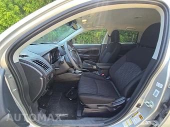 2025 Mitsubishi Outlander Sport 2.0 ES - miniatura 3