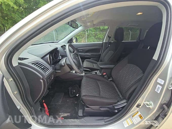 2025 Mitsubishi Outlander Sport 2.0 ES - miniatura 3