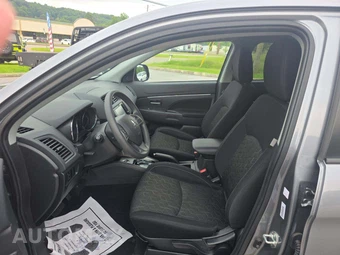 2025 Mitsubishi Outlander Sport 2.0 ES - miniatura 3