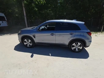 2025 Mitsubishi Outlander Sport 2.0 ES - miniatura 3