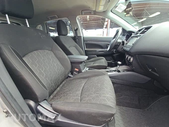 2025 Mitsubishi Outlander Sport 2.0 ES - miniatura 8