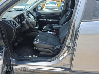 2025 Mitsubishi Outlander Sport 2.0 SE - miniatura 3