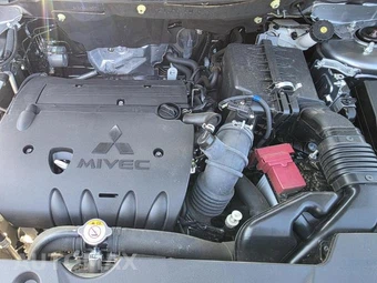 2025 Mitsubishi Outlander Sport - miniatura 4