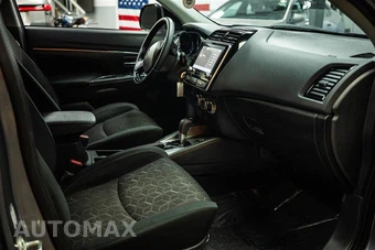 2025 Mitsubishi Outlander Sport LE - miniatura 13