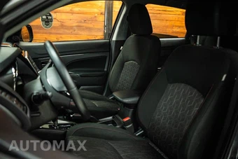 2025 Mitsubishi Outlander Sport LE - miniatura 9