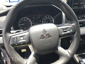 2025 Mitsubishi Outlander Trail Edition - miniatura 10