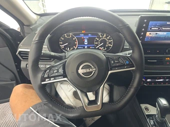 2025 Nissan Altima Platinum - miniatura 10