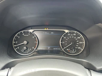 2025 Nissan Altima SR - miniatura 12