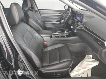 2025 Nissan Altima SR - miniatura 8