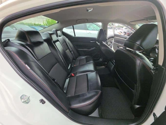2025 Nissan Altima SR - miniatura 16