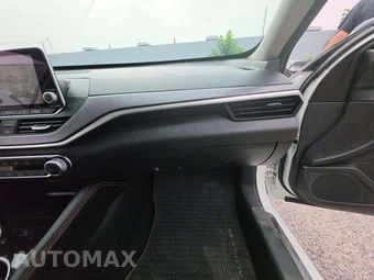 2025 Nissan Altima SR - miniatura 19