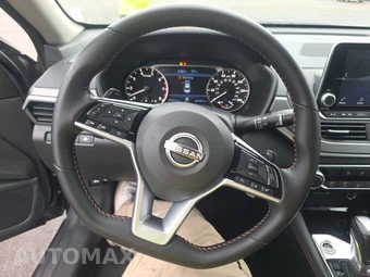 2025 Nissan Altima SR - miniatura 10