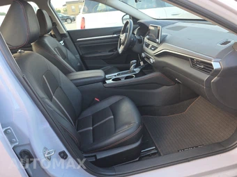 2025 Nissan Altima SR – miniatura 8