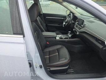 2025 Nissan Altima SR – miniatura 8