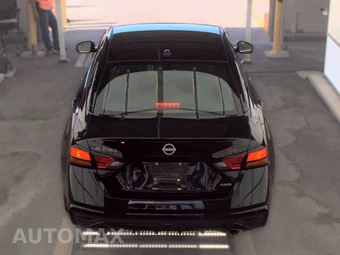 2025 Nissan Altima SR - miniatura 5