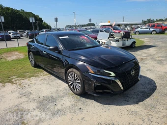 2025 Nissan Altima SV – miniatura 3