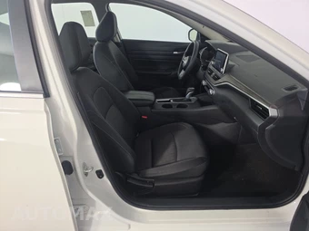 2025 Nissan Altima SV - miniatura 8
