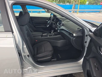 2025 Nissan Altima SV – miniatura 8