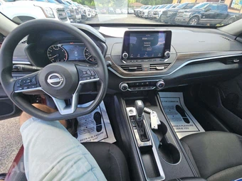 2025 Nissan Altima SV - miniatura 10