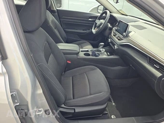 2025 Nissan Altima SV - miniatura 8
