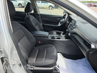 2025 Nissan Altima SV – miniatura 8