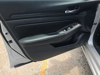 2025 Nissan Altima SV – miniatura 9