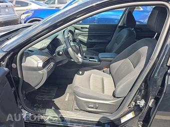 2025 Nissan Altima SV – miniatura 7