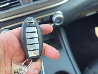 2025 Nissan Altima SV - miniatura 5