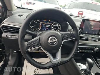 2025 Nissan Altima SV - miniatura 10