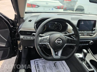 2025 Nissan Altima SV - miniatura 10