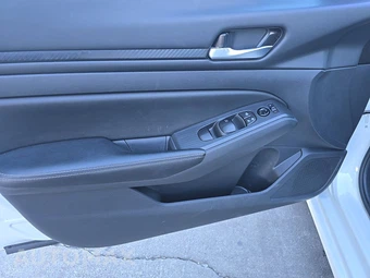 2025 Nissan Altima SV - miniatura 9
