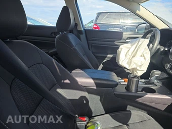 2025 Nissan Altima SV – miniatura 8
