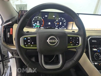 2025 Nissan Armada Platinum - miniatura 10