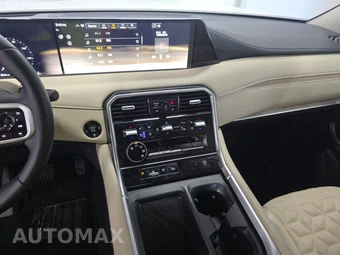 2025 Nissan Armada Platinum - miniatura 11