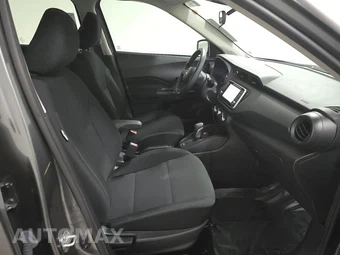 2025 Nissan Kicks Play – miniatura 8