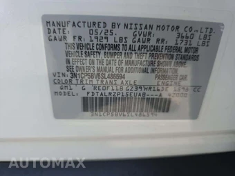 2025 Nissan Kicks Play – miniatura 2
