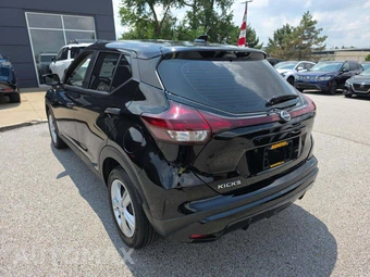 2025 Nissan Kicks Play – miniatura 2